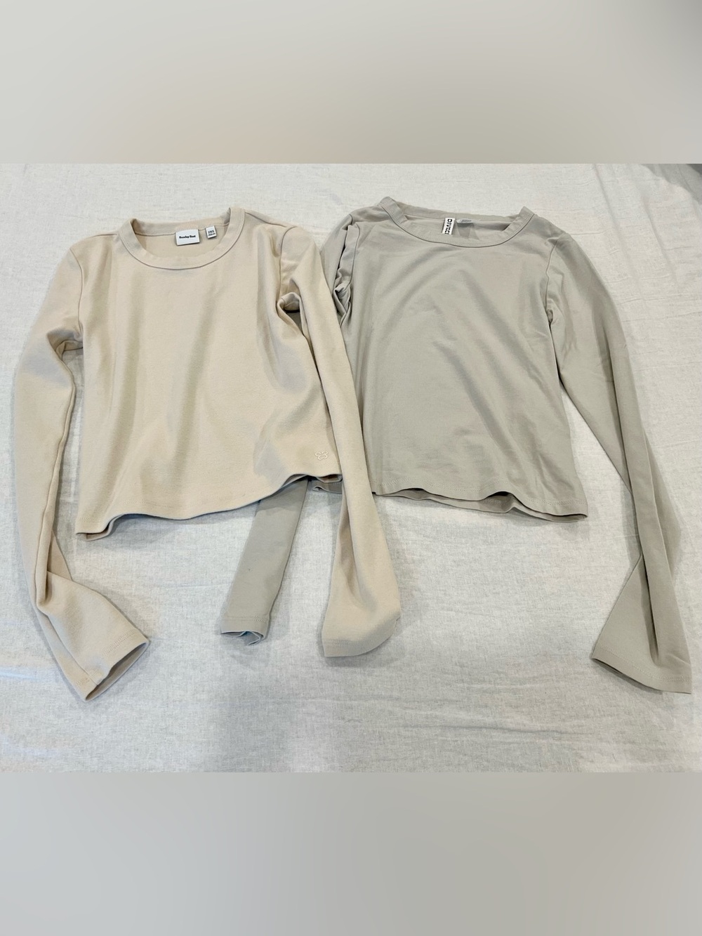 Bundle of Aritzia Sunday best long sleeve & HM long sleeve shirt size XXS